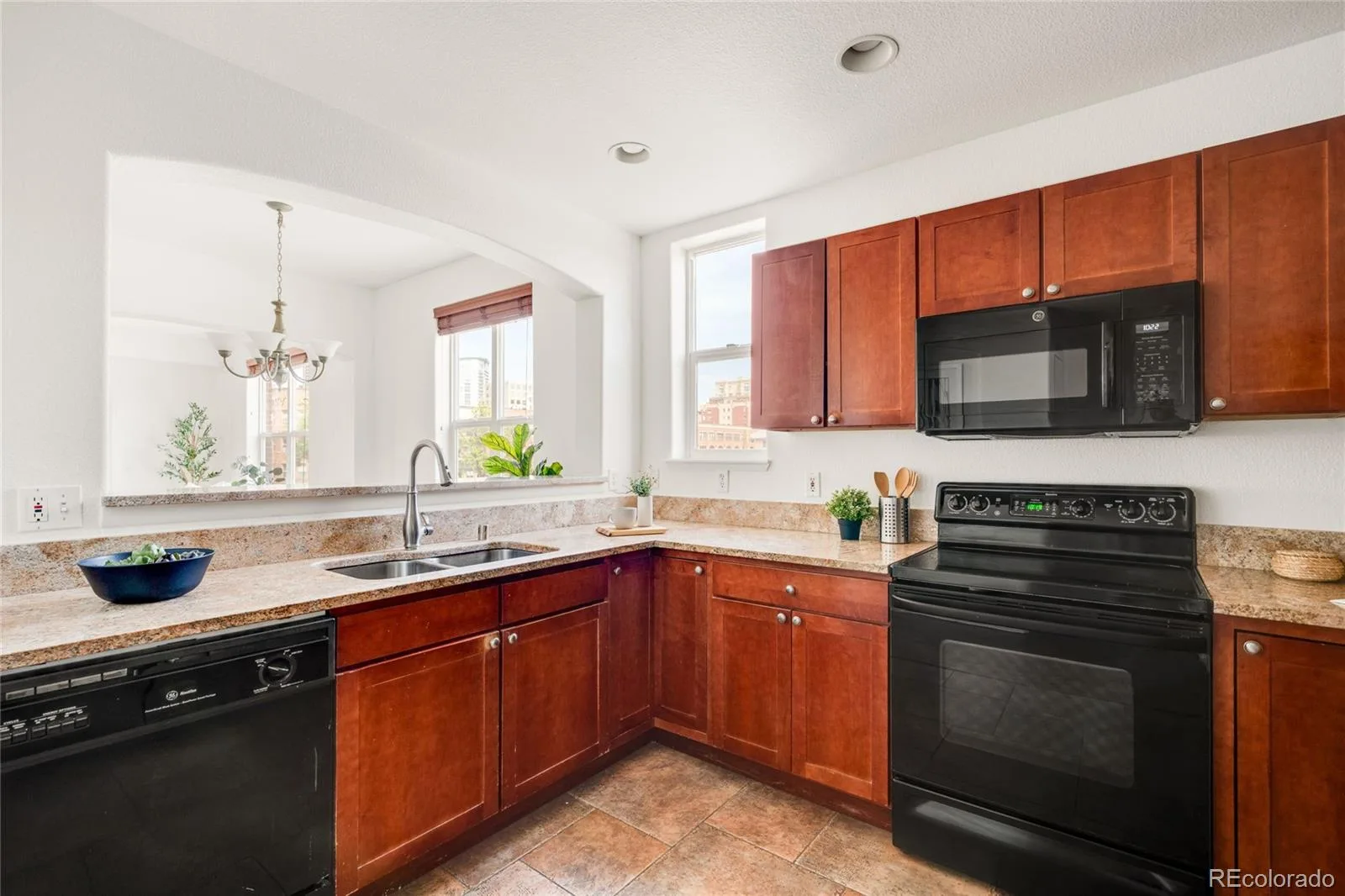 1767 N Pearl Street #205 Denver CO 80203 MLS #REC9187466 06042026161738 1600 5