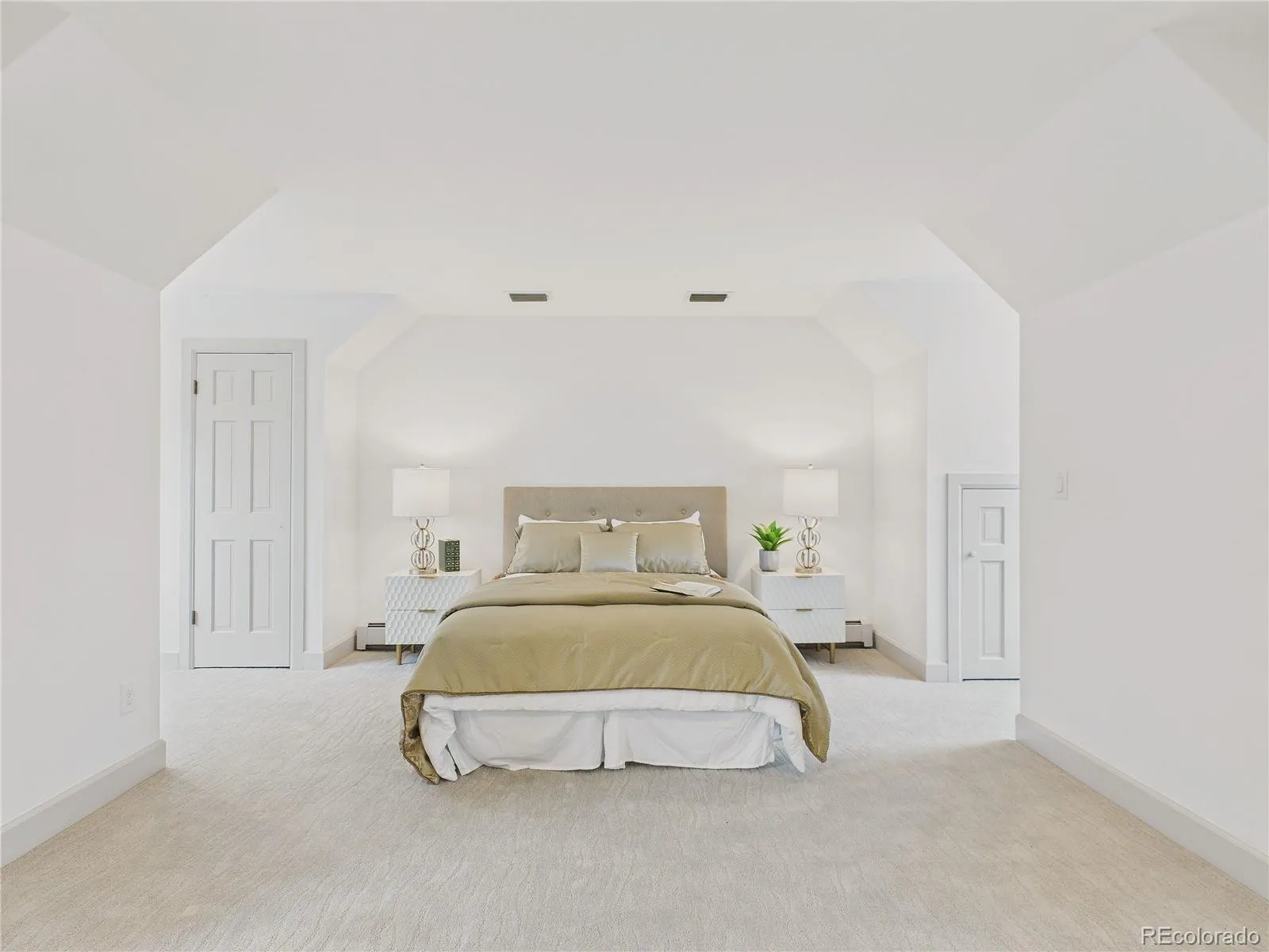 2880 E Cedar Avenue Denver CO 80209 MLS #REC9188376 05022026201203 1600 18