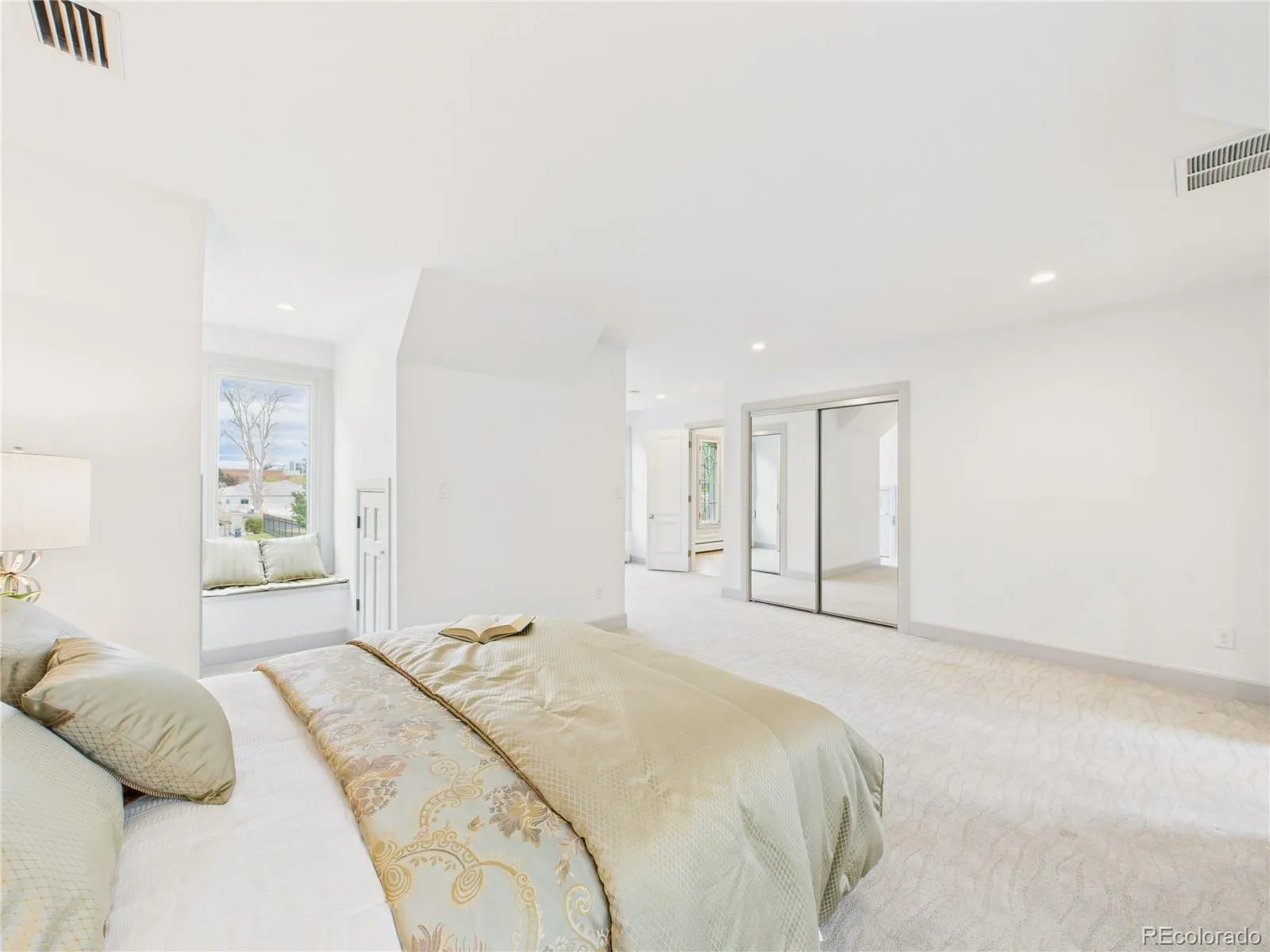 2880 E Cedar Avenue Denver CO 80209 MLS #REC9188376 05022026201203 1600 19