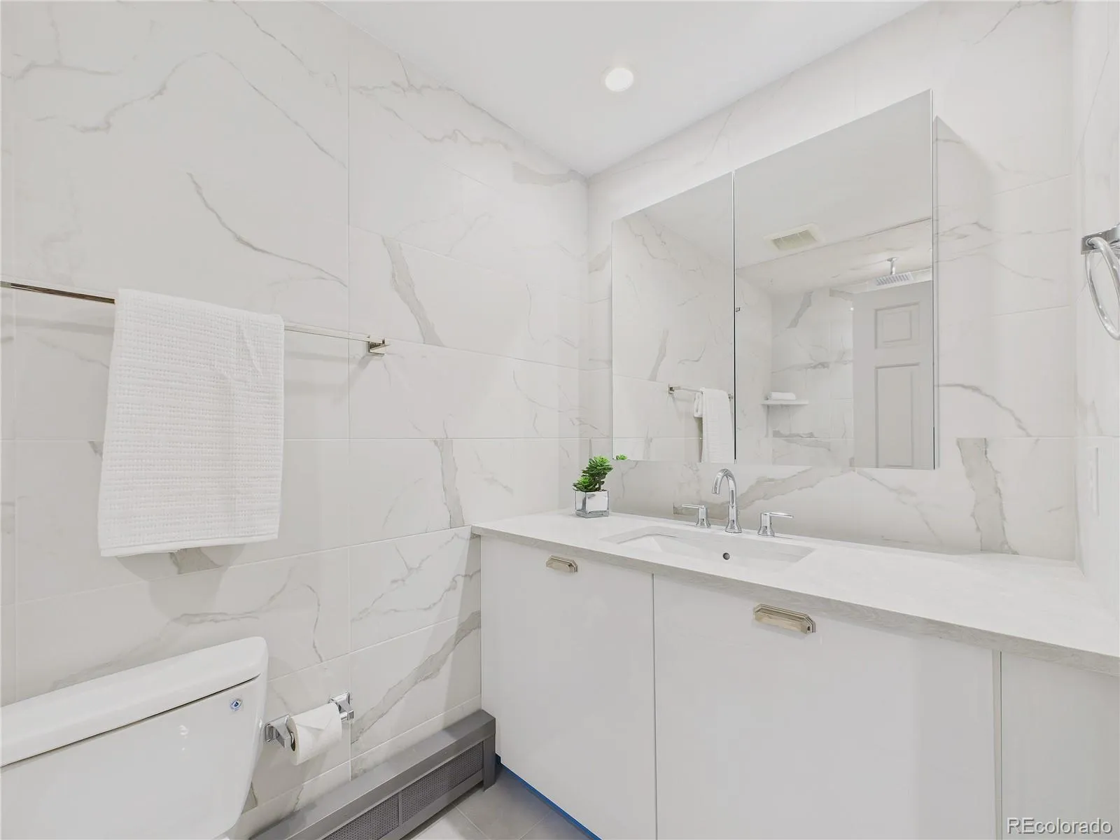 2880 E Cedar Avenue Denver CO 80209 MLS #REC9188376 05022026201203 1600 25