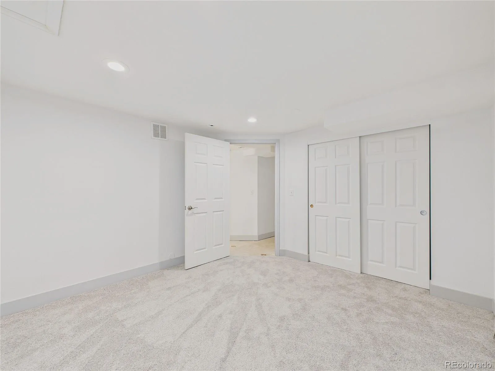 2880 E Cedar Avenue Denver CO 80209 MLS #REC9188376 05022026201203 1600 39