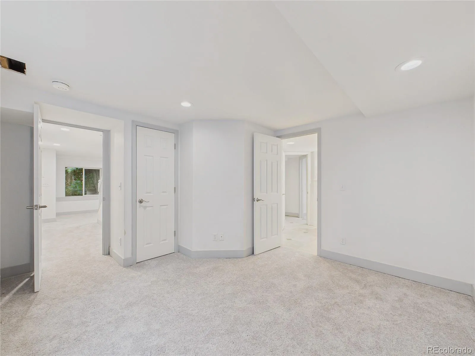 2880 E Cedar Avenue Denver CO 80209 MLS #REC9188376 05022026201203 1600 41
