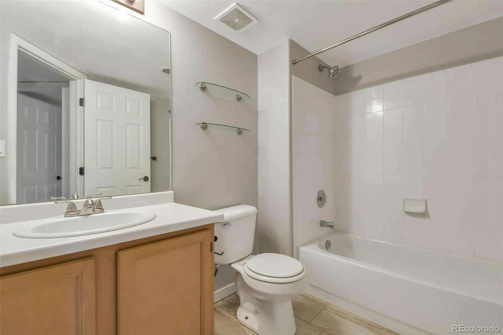 12555 E Tennessee Circle #303 Aurora CO 80012 MLS #REC9190249 04202026202200 1600 10