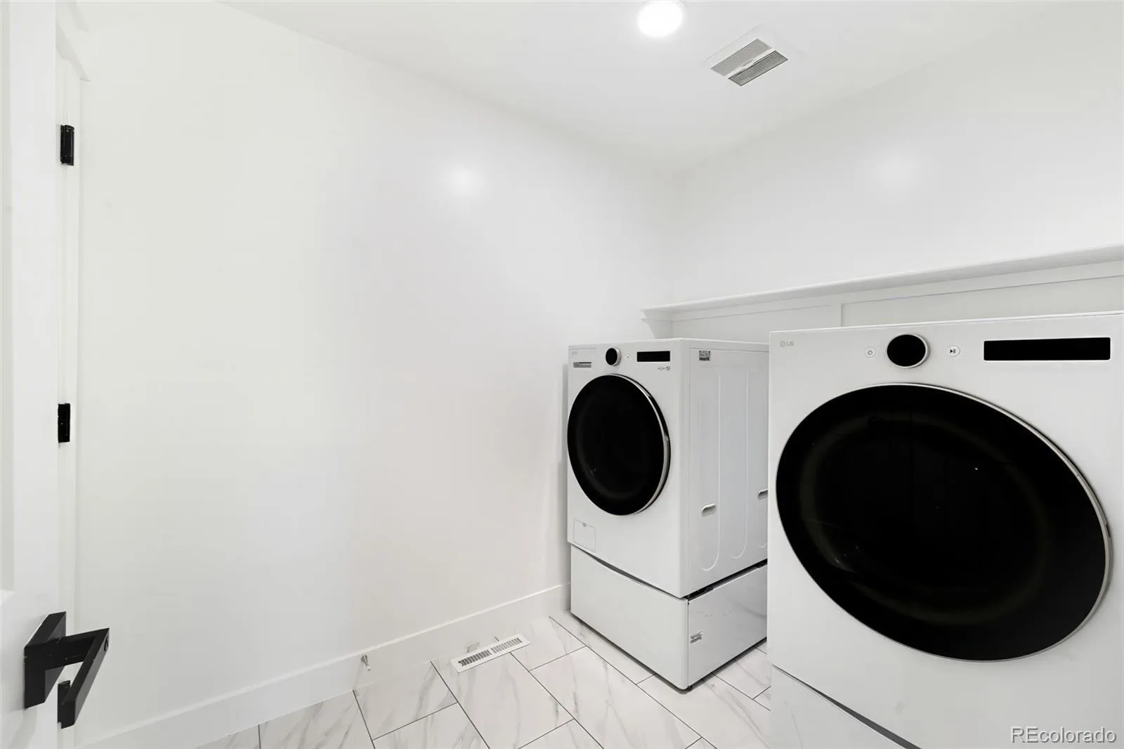 4015 S Olive Street Denver CO 80237 | MLS #REC9191927 09222026140908 1600 17