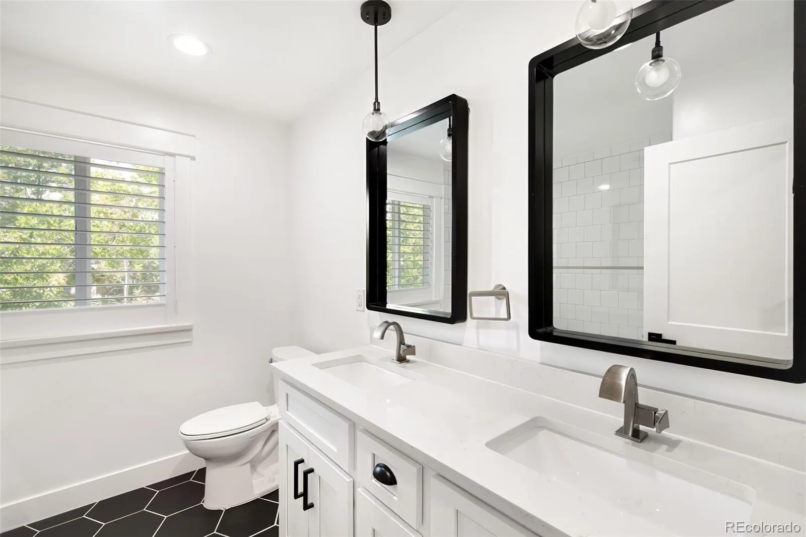 4015 S Olive Street Denver CO 80237 | MLS #REC9191927 09222026140908 1600 21