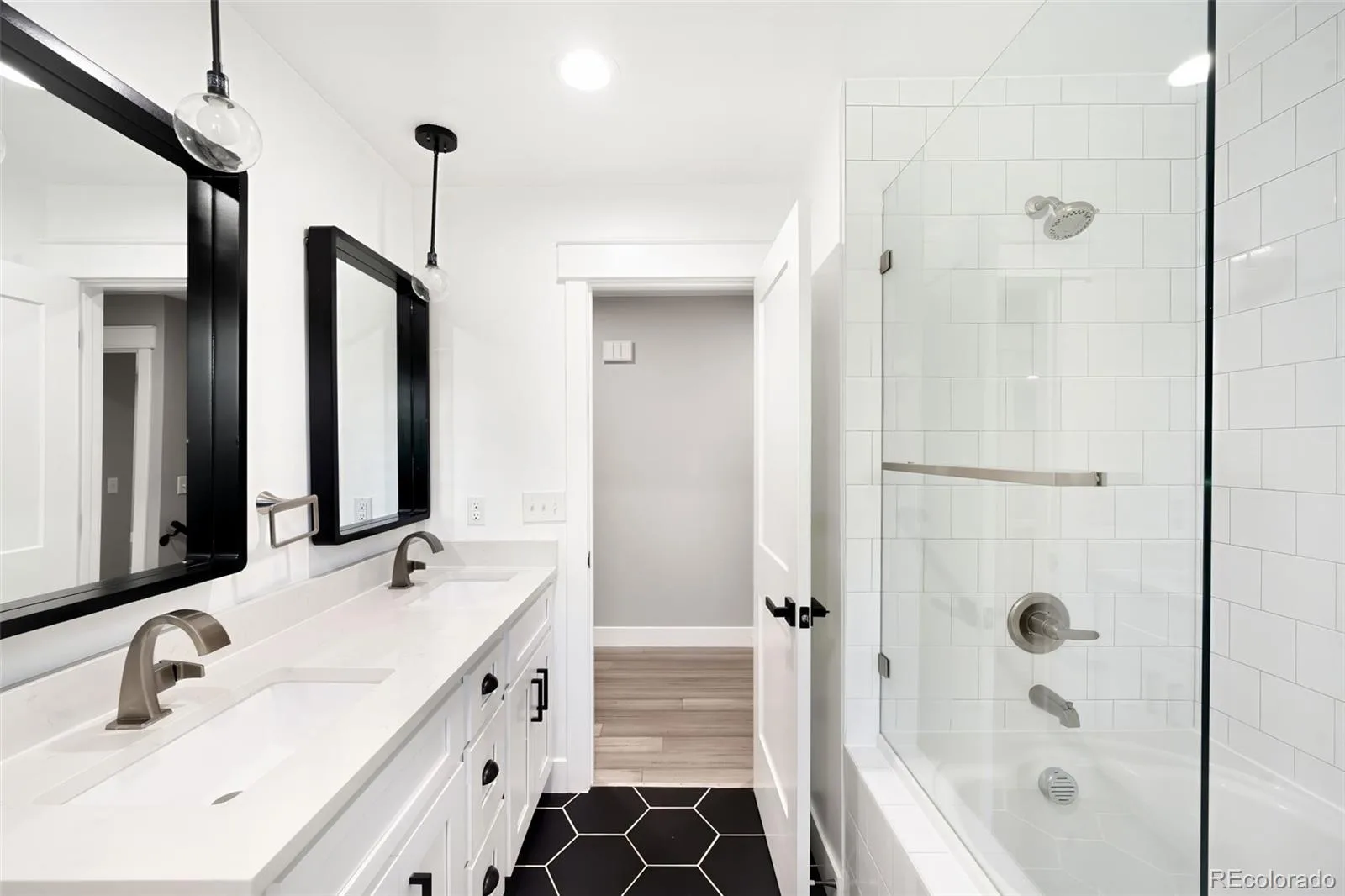 4015 S Olive Street Denver CO 80237 | MLS #REC9191927 09222026140908 1600 23