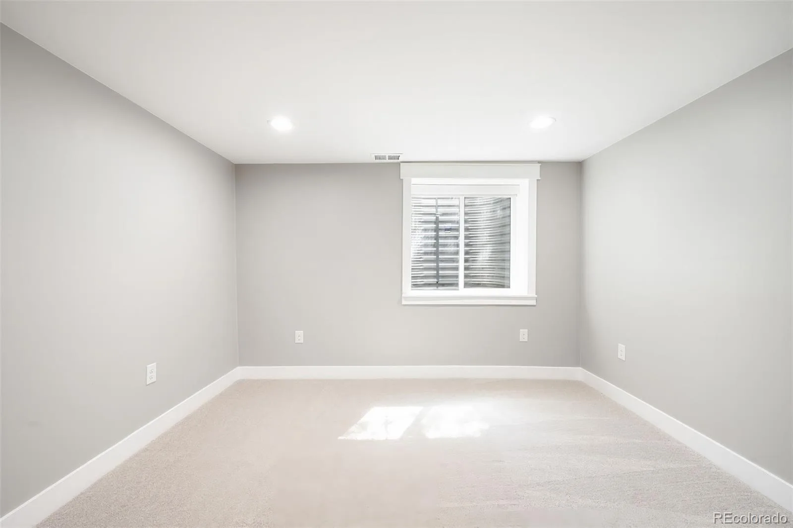 4015 S Olive Street Denver CO 80237 | MLS #REC9191927 09222026140908 1600 39