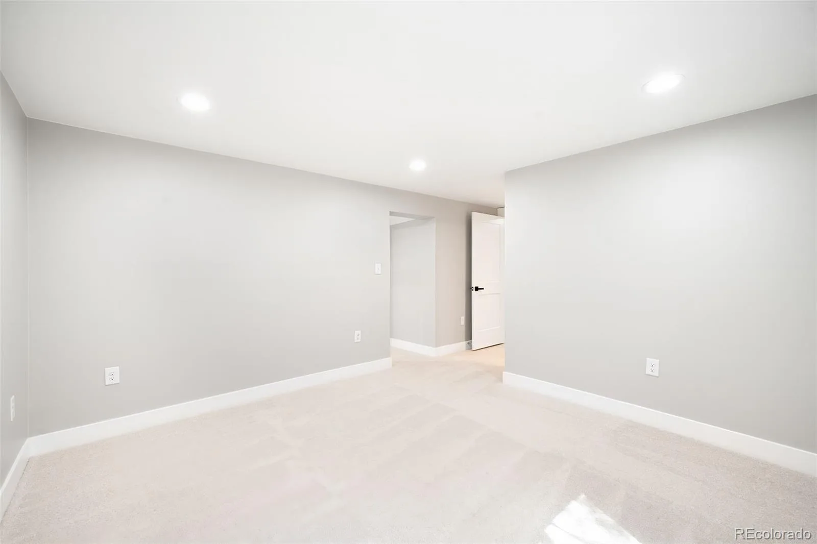 4015 S Olive Street Denver CO 80237 | MLS #REC9191927 09222026140908 1600 40