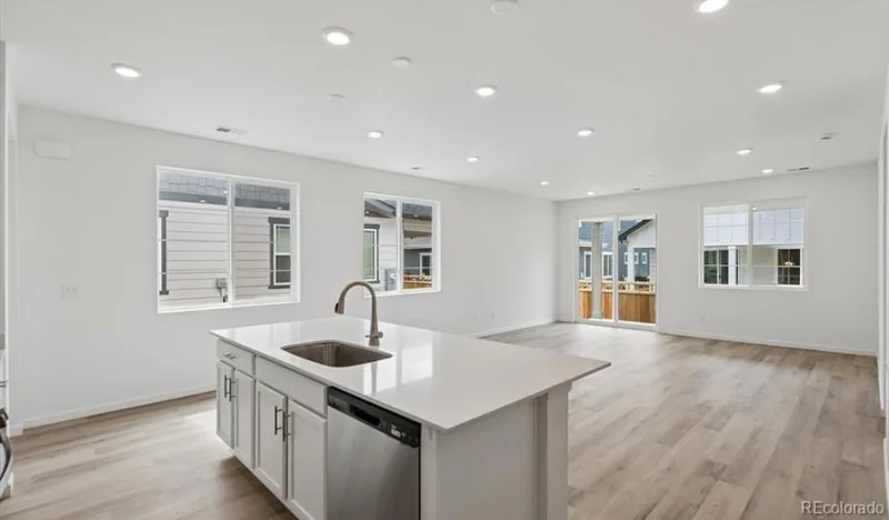 6573 N Malta Street Aurora CO 80019 | MLS #REC9202040 09222026140746 800 10