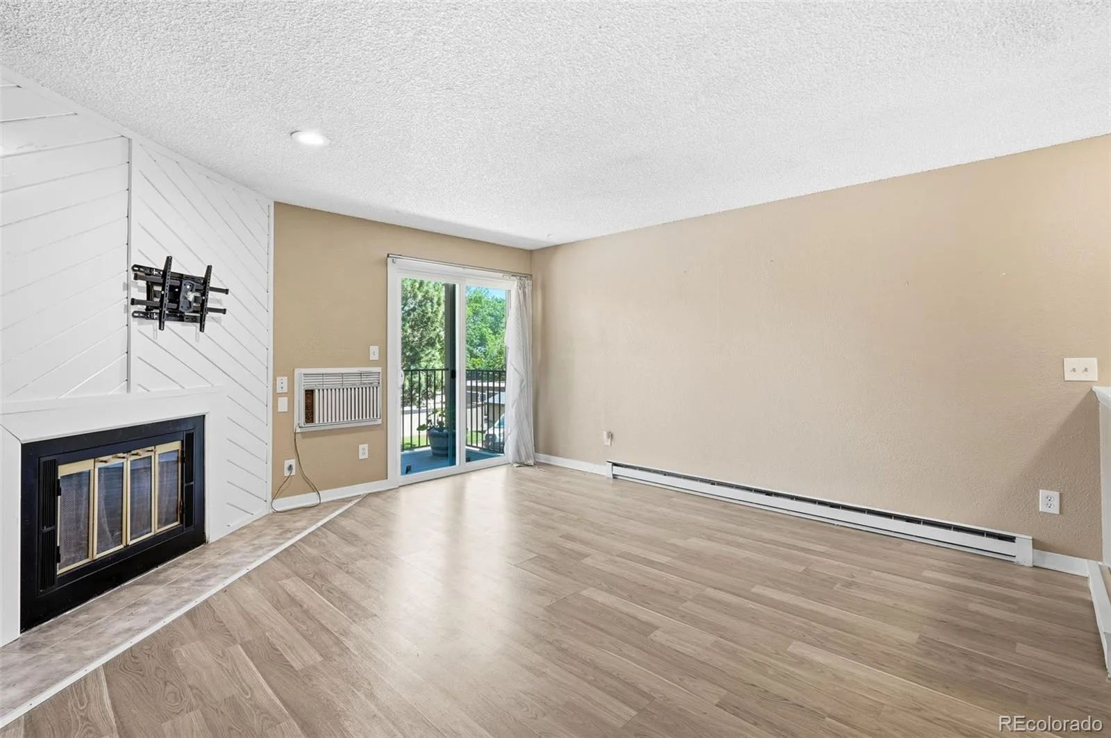 2280 S Oswego Way #201 Aurora CO 80014 | MLS #REC9203448 08272026004523 1600 4