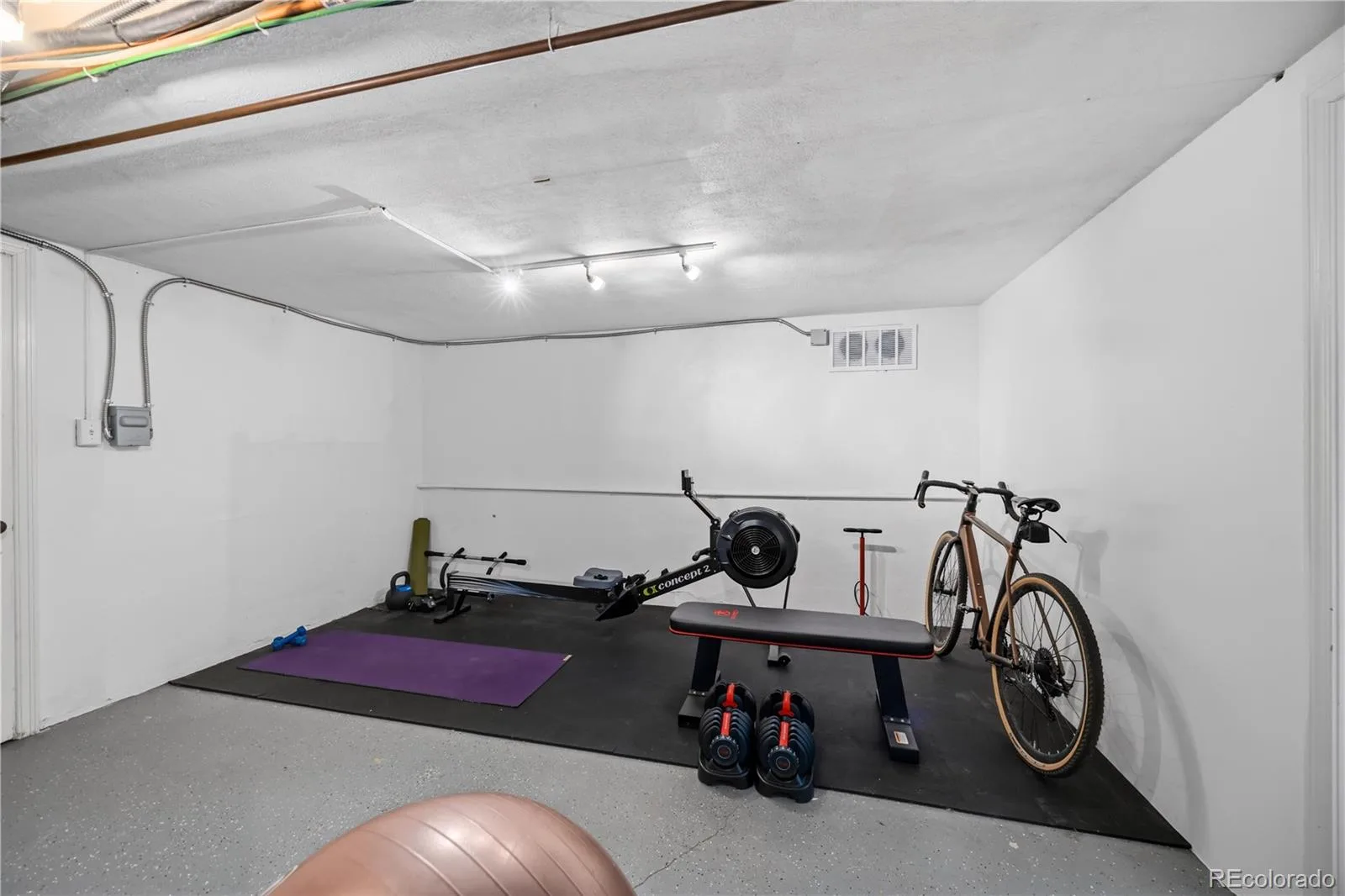 2375 Locust Street Denver CO 80207 | MLS #REC9204868 08192026145652 1600 22