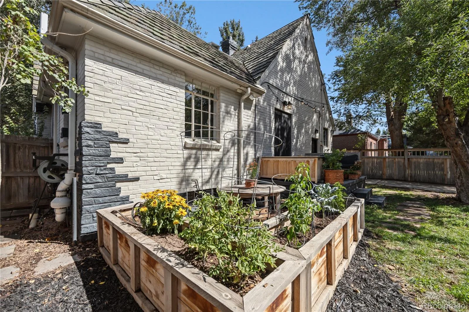 2375 Locust Street Denver CO 80207 | MLS #REC9204868 08192026145652 1600 25