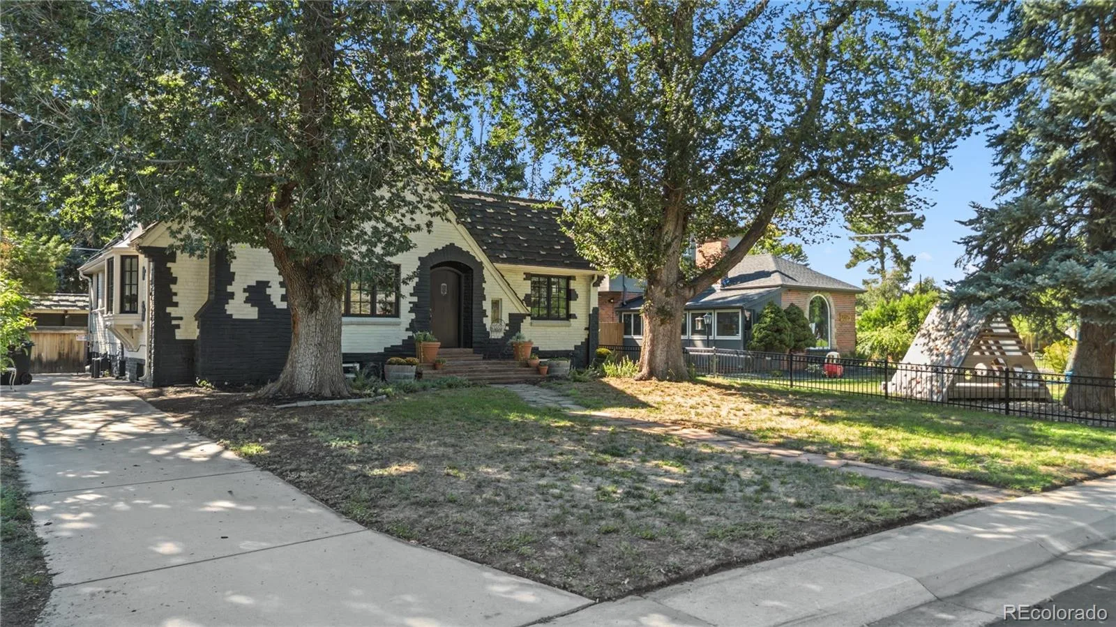 2375 Locust Street Denver CO 80207 | MLS #REC9204868 08192026145652 1600 30