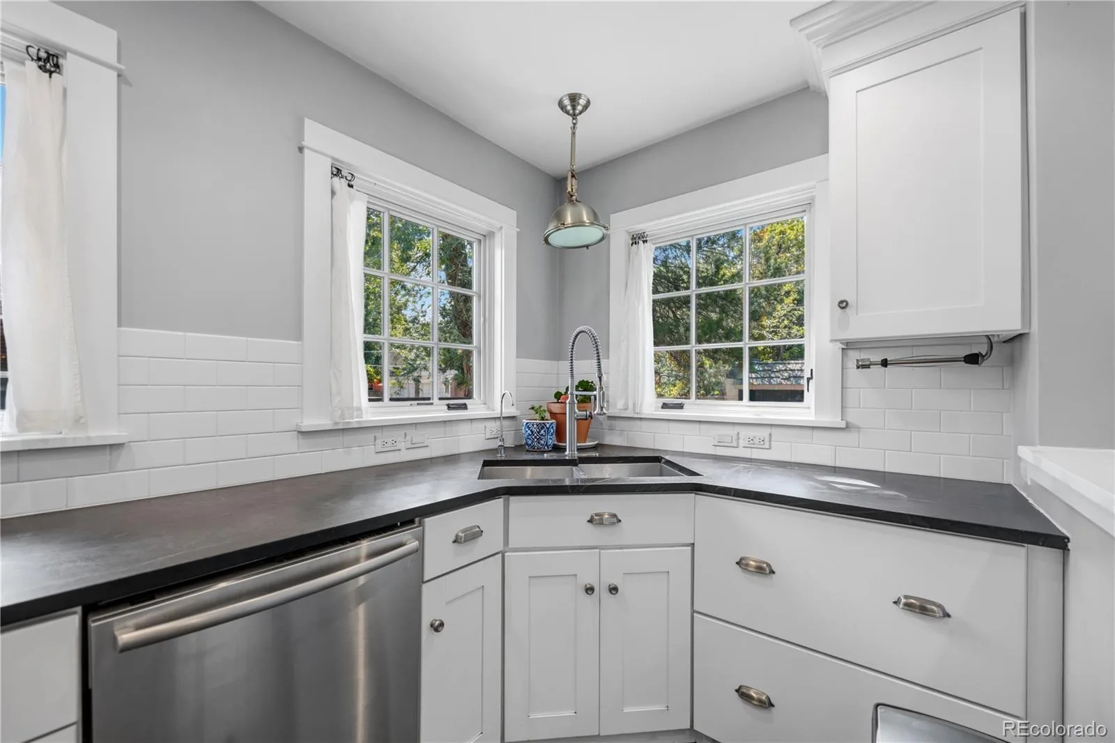2375 Locust Street Denver CO 80207 | MLS #REC9204868 08192026145652 1600 7