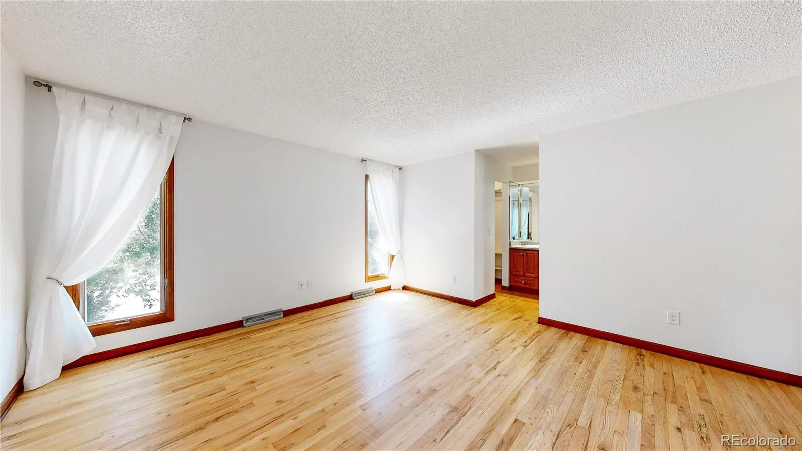 10453 W Arkansas Drive Lakewood CO 80232 | MLS #REC9206665 08042026223240 1600 22