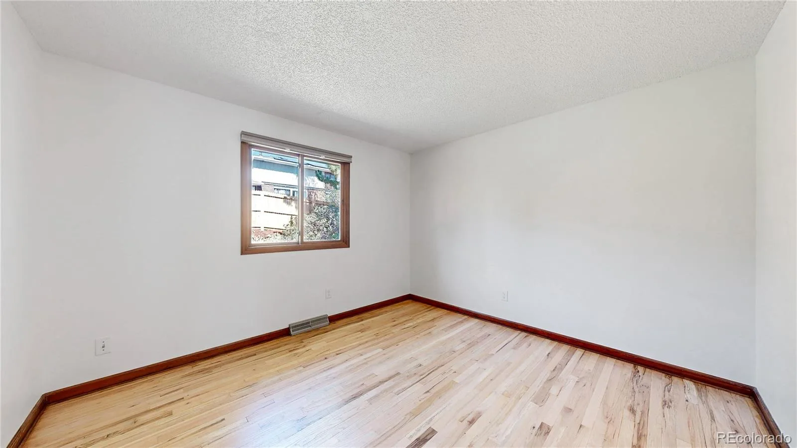 10453 W Arkansas Drive Lakewood CO 80232 | MLS #REC9206665 08042026223240 1600 27