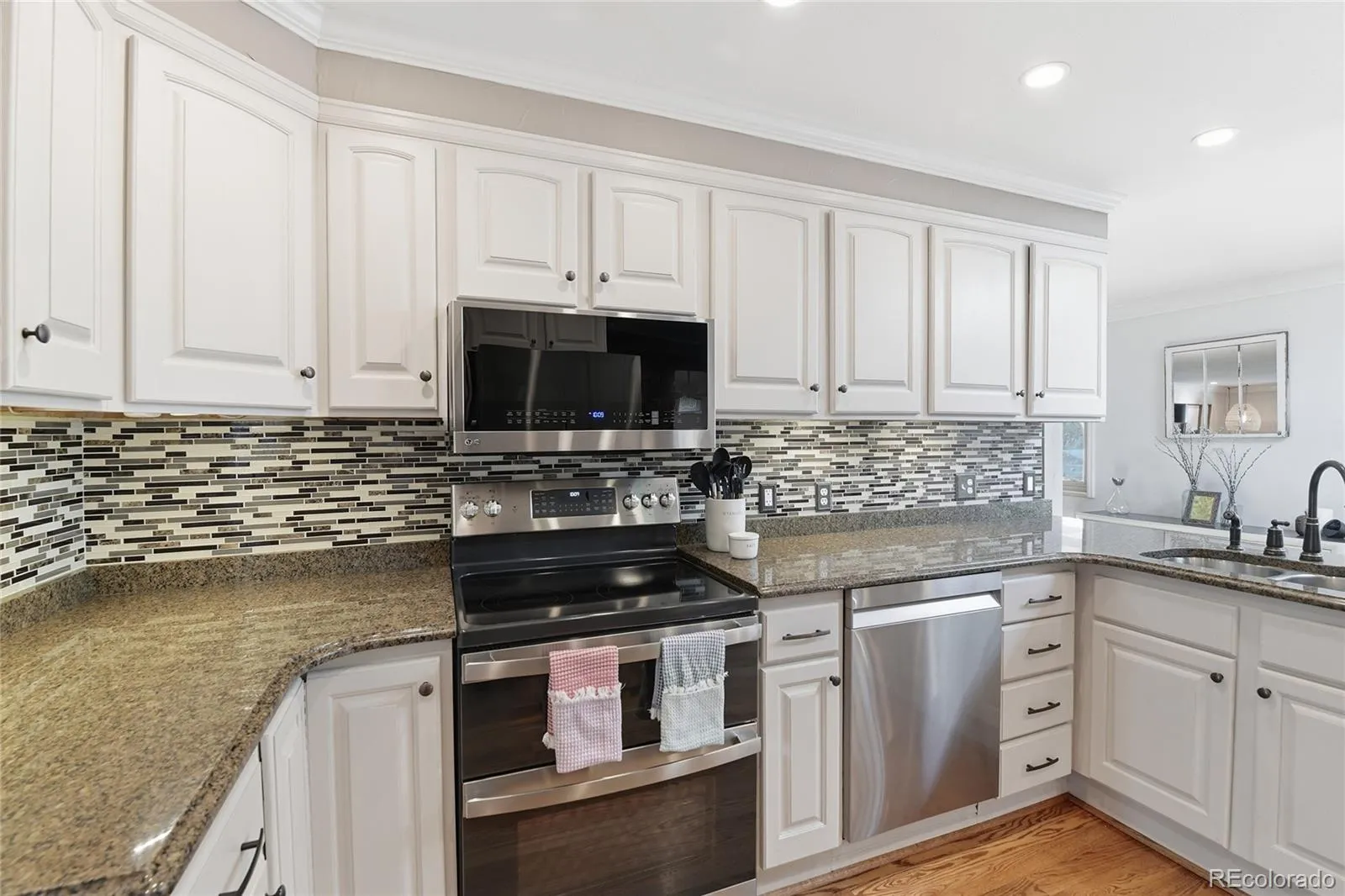 8390 W Harvard Drive Lakewood CO 80227 MLS #REC9209581 05012026002528 1600 11