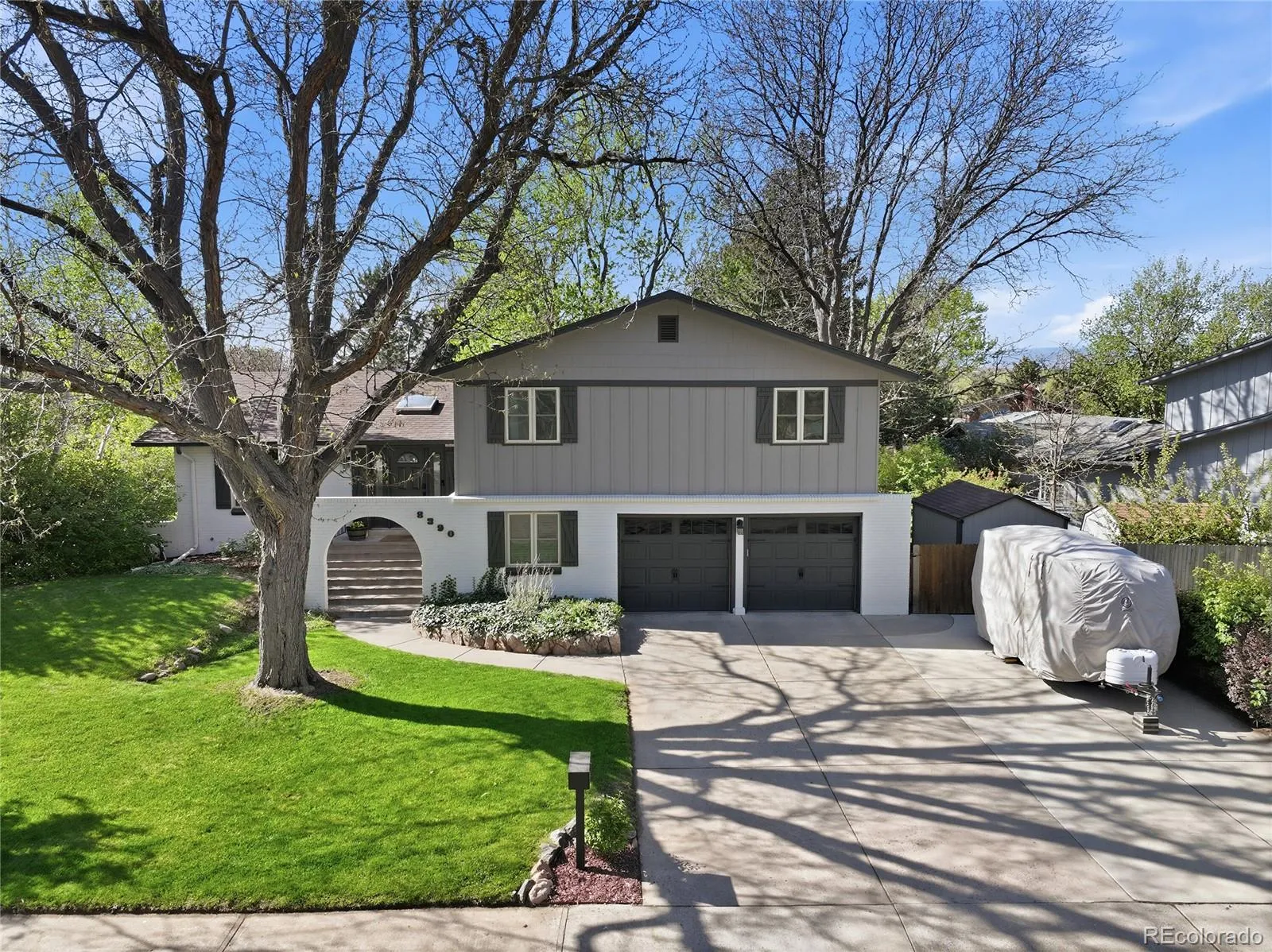8390 W Harvard Drive Lakewood CO 80227 MLS #REC9209581 05012026002528 1600 49