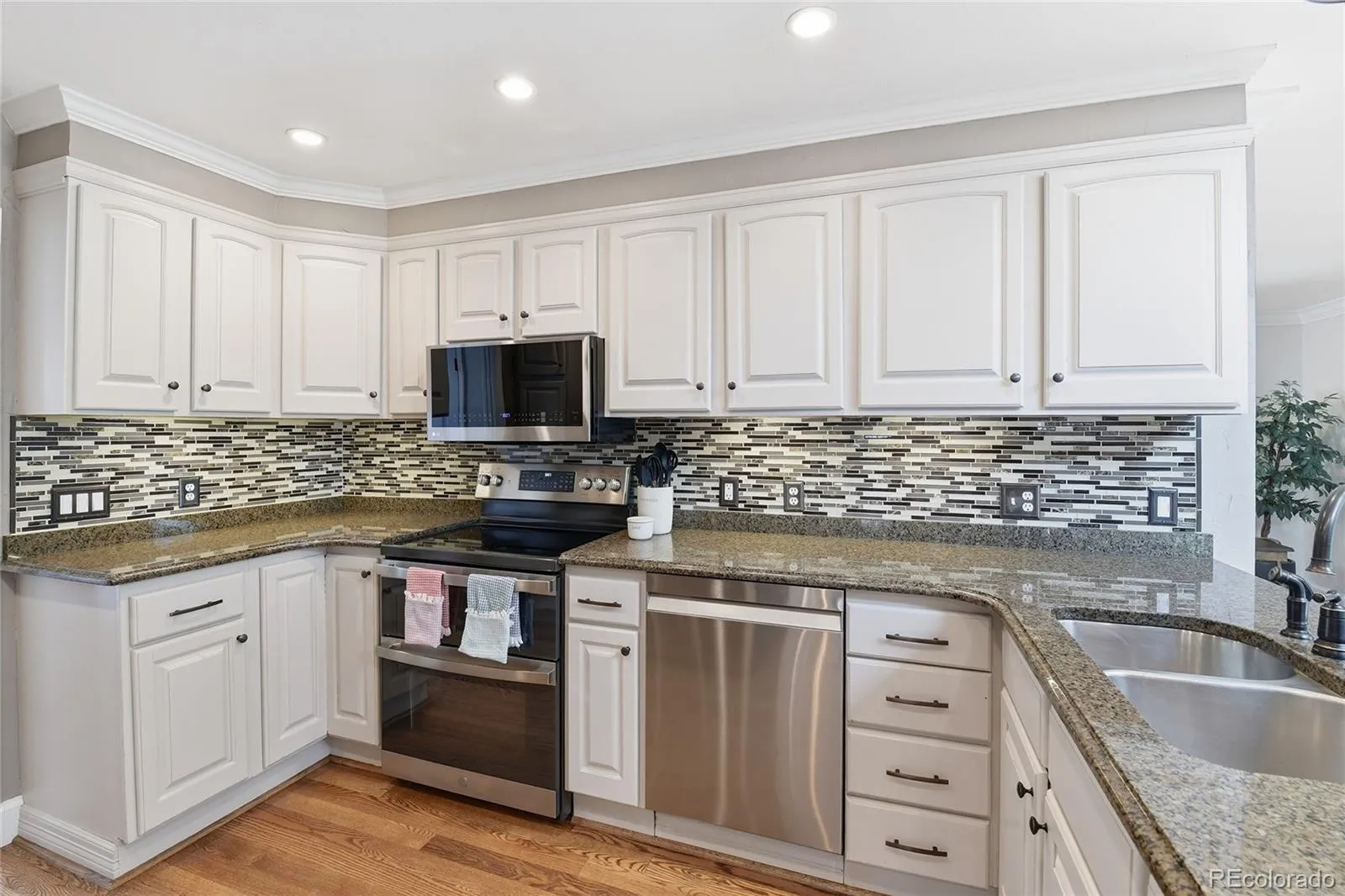 8390 W Harvard Drive Lakewood CO 80227 MLS #REC9209581 05012026002528 1600 8