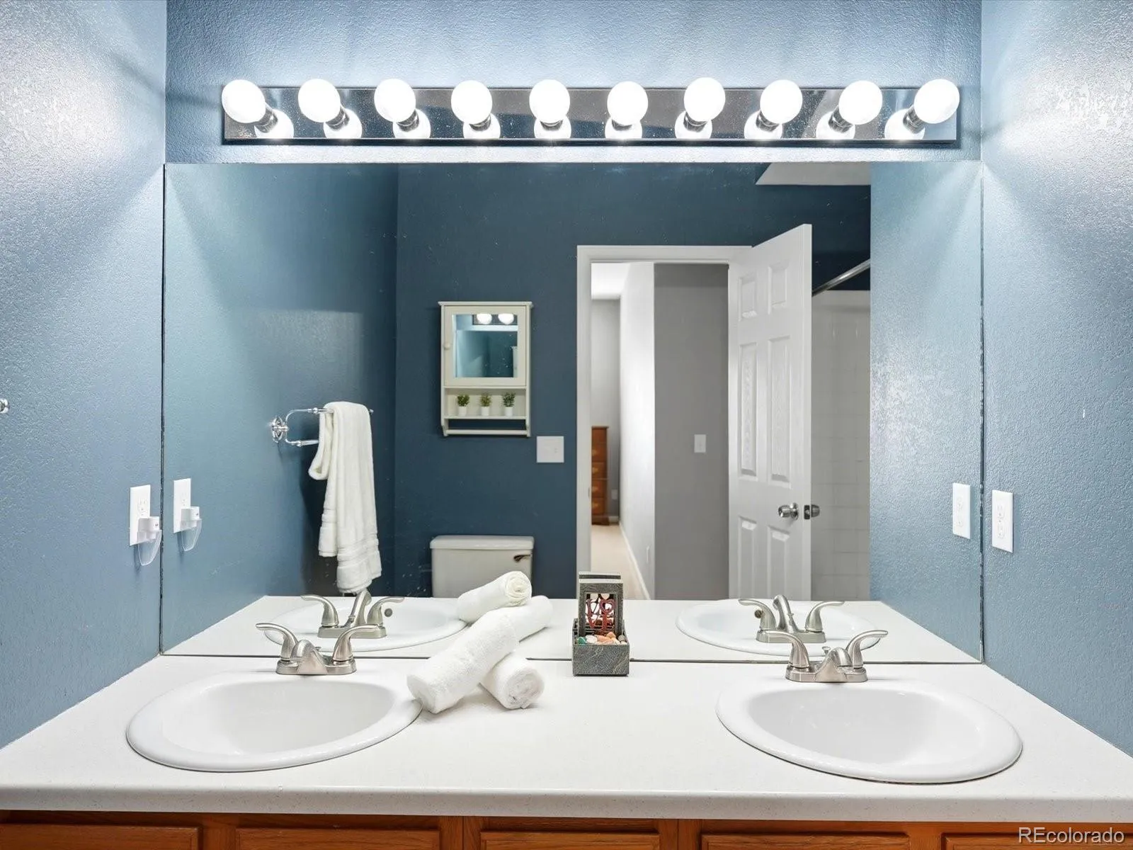 2575 S Syracuse Way #H202 Denver CO 80231 MLS #REC9212044 04292026215702 1600 19