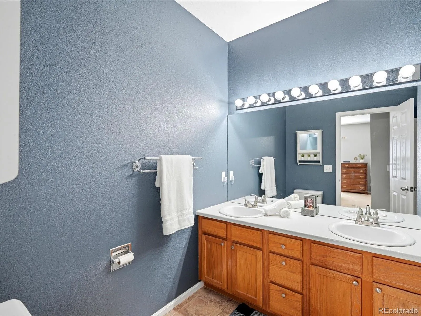 2575 S Syracuse Way #H202 Denver CO 80231 MLS #REC9212044 04292026215702 1600 20