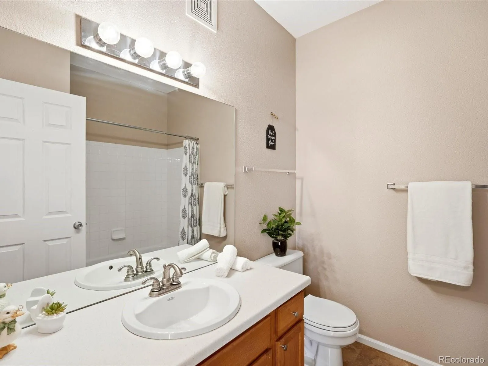 2575 S Syracuse Way #H202 Denver CO 80231 MLS #REC9212044 04292026215702 1600 23