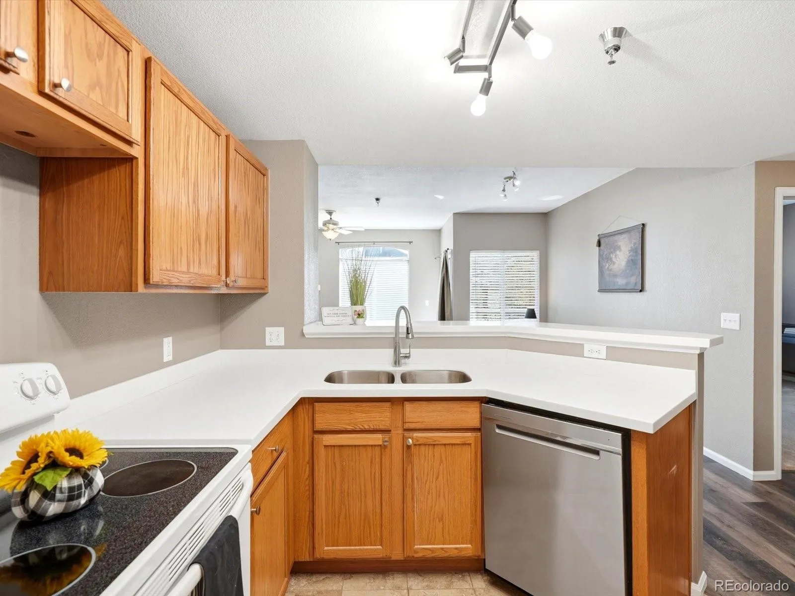 2575 S Syracuse Way #H202 Denver CO 80231 MLS #REC9212044 04292026215702 1600 31