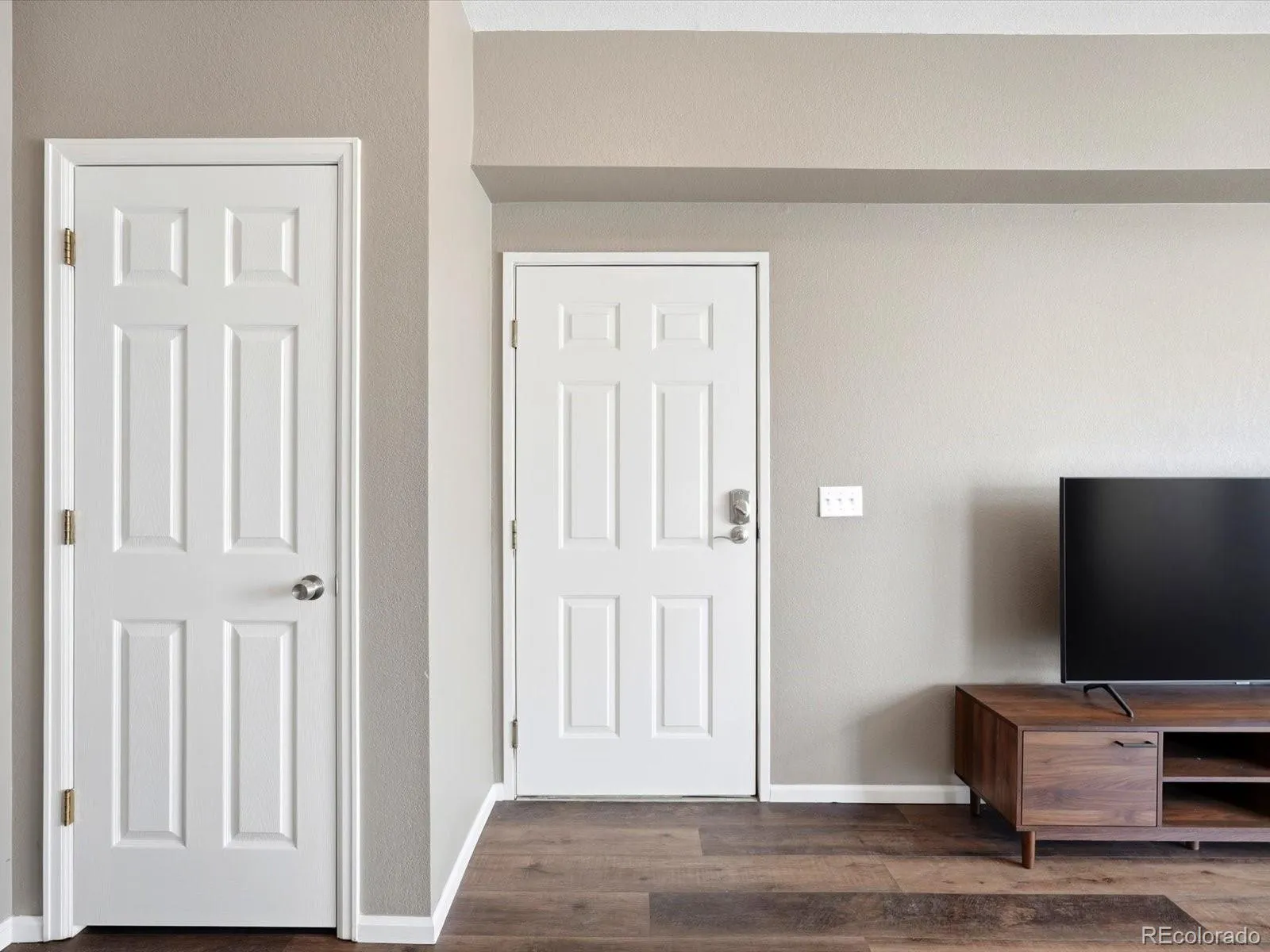 2575 S Syracuse Way #H202 Denver CO 80231 MLS #REC9212044 04292026215702 1600 33