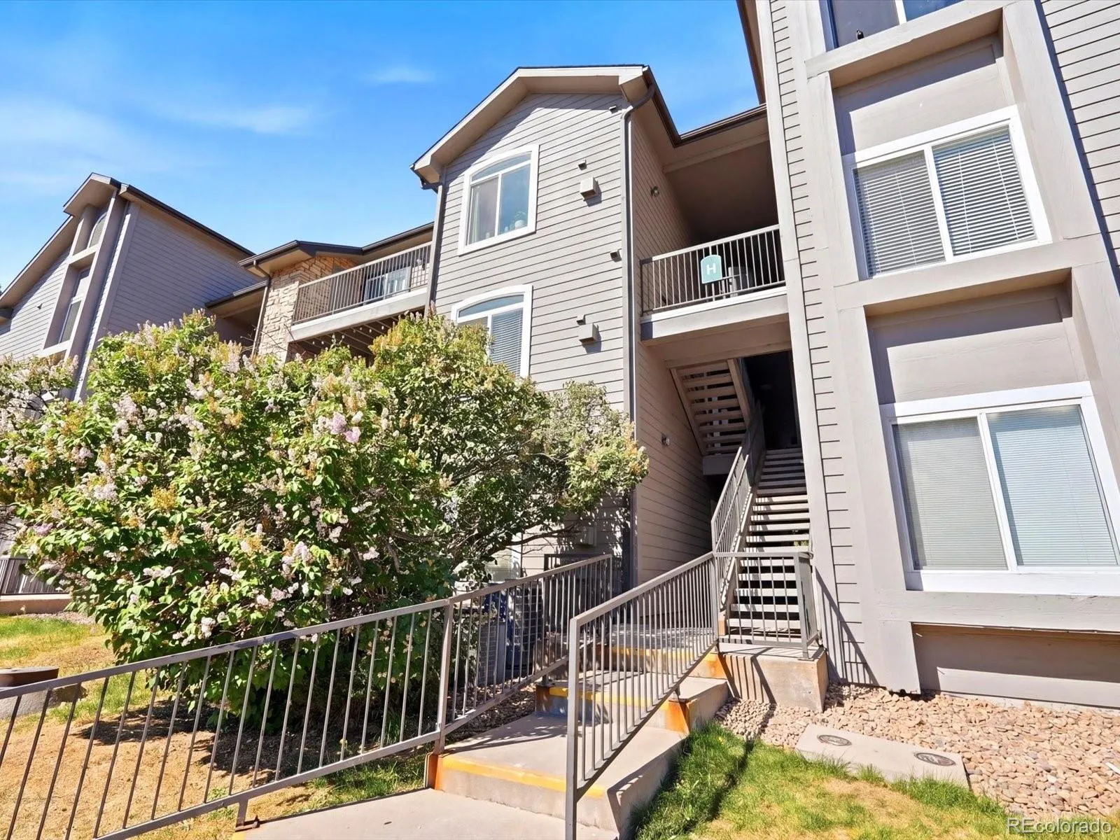 2575 S Syracuse Way #H202 Denver CO 80231 MLS #REC9212044 04292026215702 1600 36