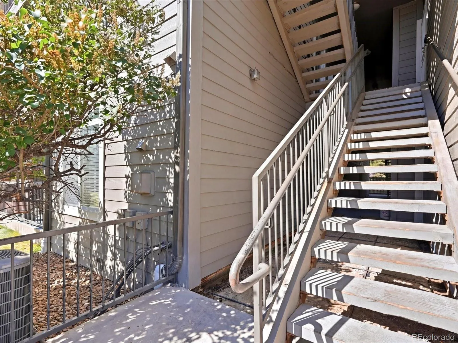 2575 S Syracuse Way #H202 Denver CO 80231 MLS #REC9212044 04292026215702 1600 37