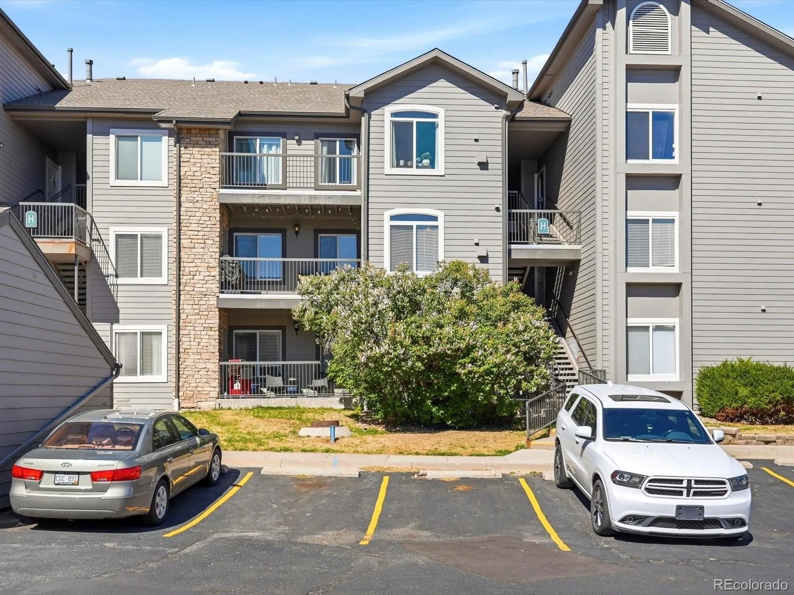 2575 S Syracuse Way #H202 Denver CO 80231 MLS #REC9212044 04292026215702 1600 39