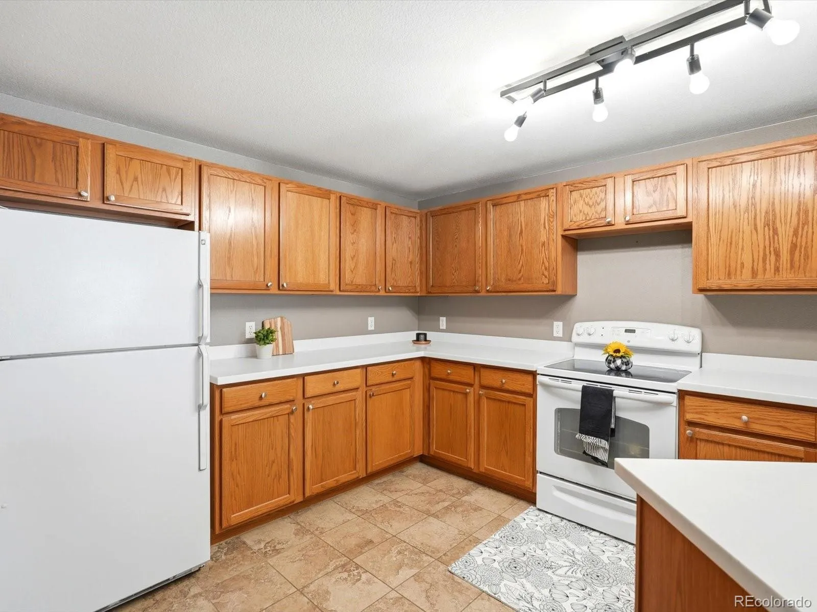 2575 S Syracuse Way #H202 Denver CO 80231 MLS #REC9212044 04292026215702 1600 4