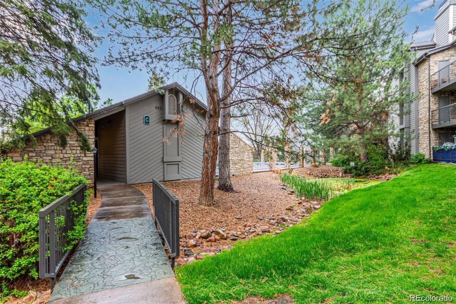 2575 S Syracuse Way #H202 Denver CO 80231 MLS #REC9212044 04292026215702 1600 44