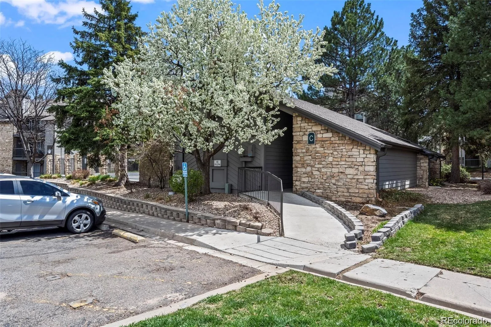 2575 S Syracuse Way #H202 Denver CO 80231 MLS #REC9212044 04292026215702 1600 45