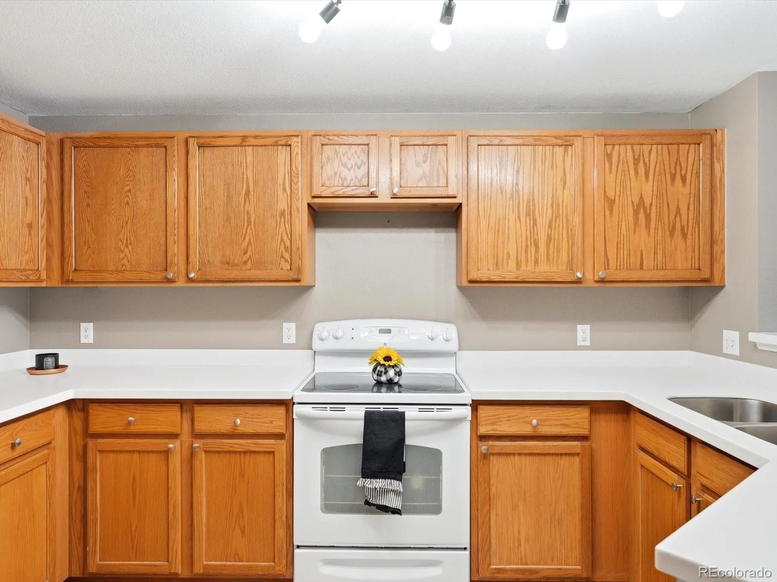2575 S Syracuse Way #H202 Denver CO 80231 MLS #REC9212044 04292026215702 1600 5
