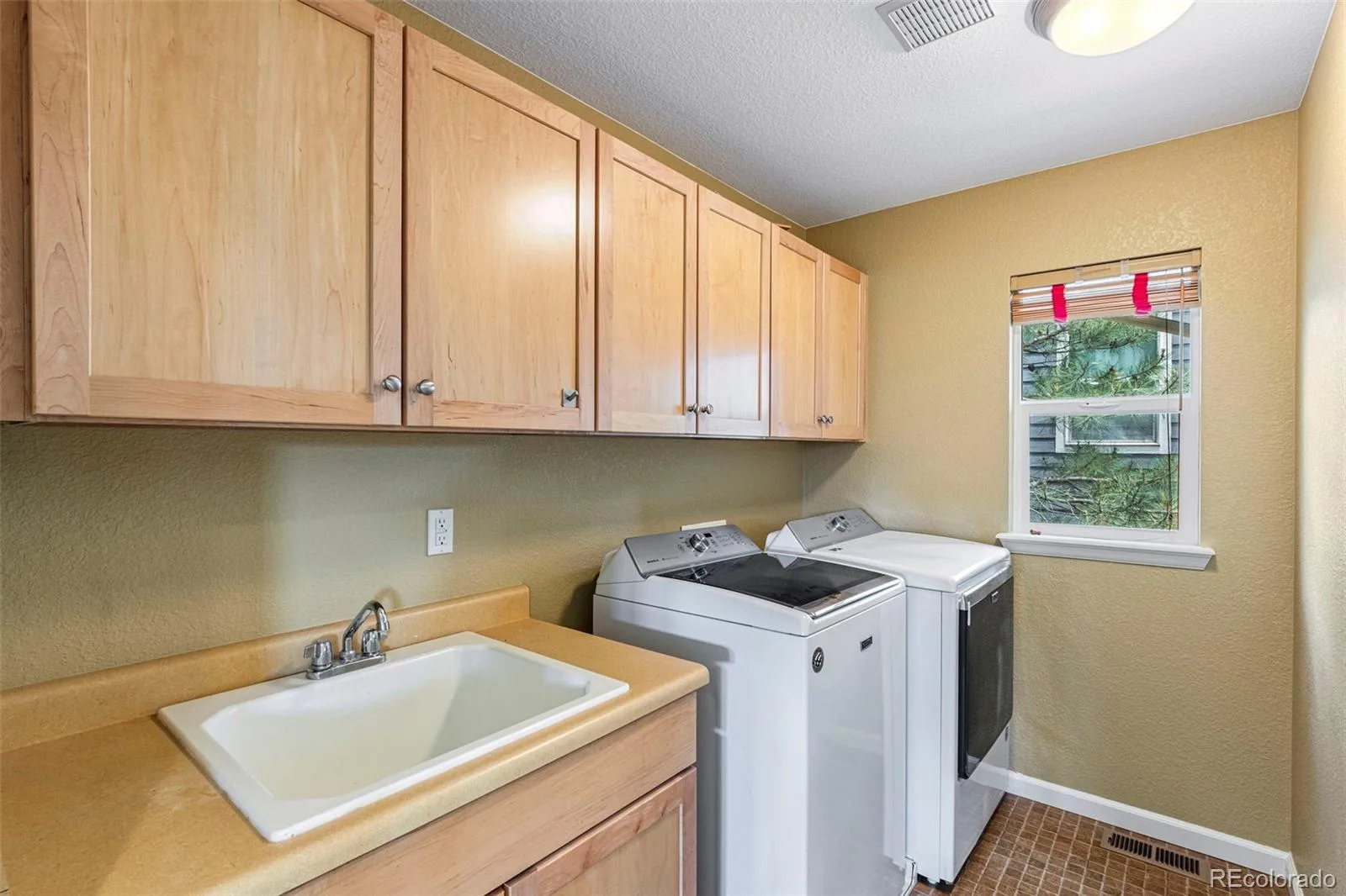 3465 Fantasy Place Castle Rock CO 80109 | MLS #REC9213412 06022026190247 1600 20