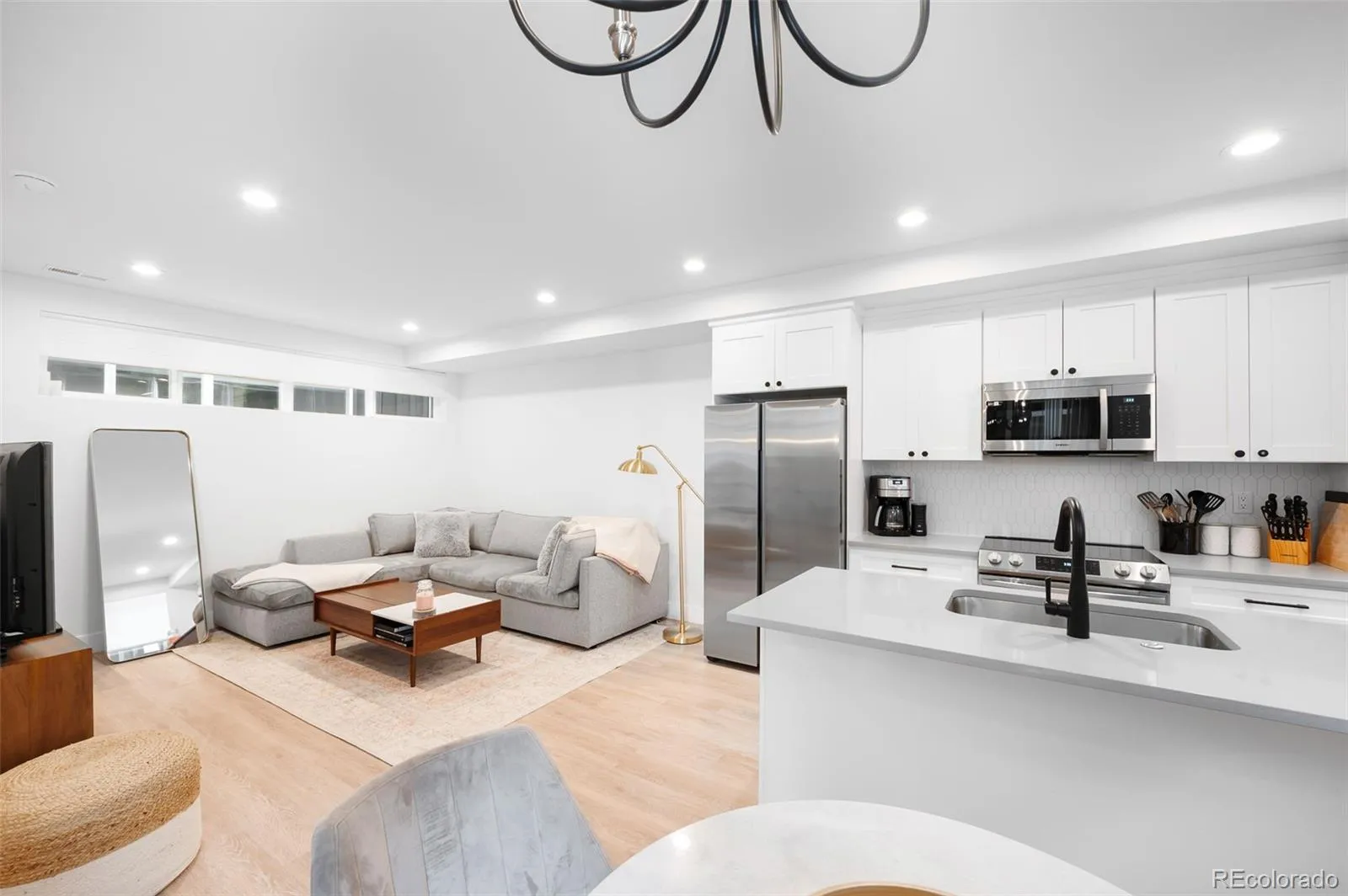 04122026192141 1600 11