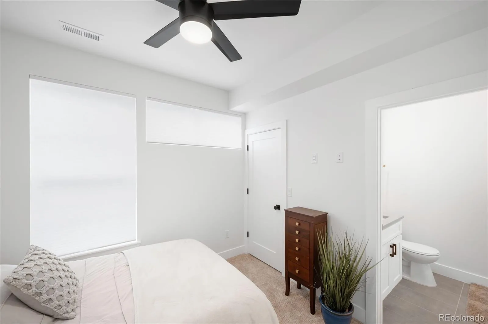 04122026192141 1600 14