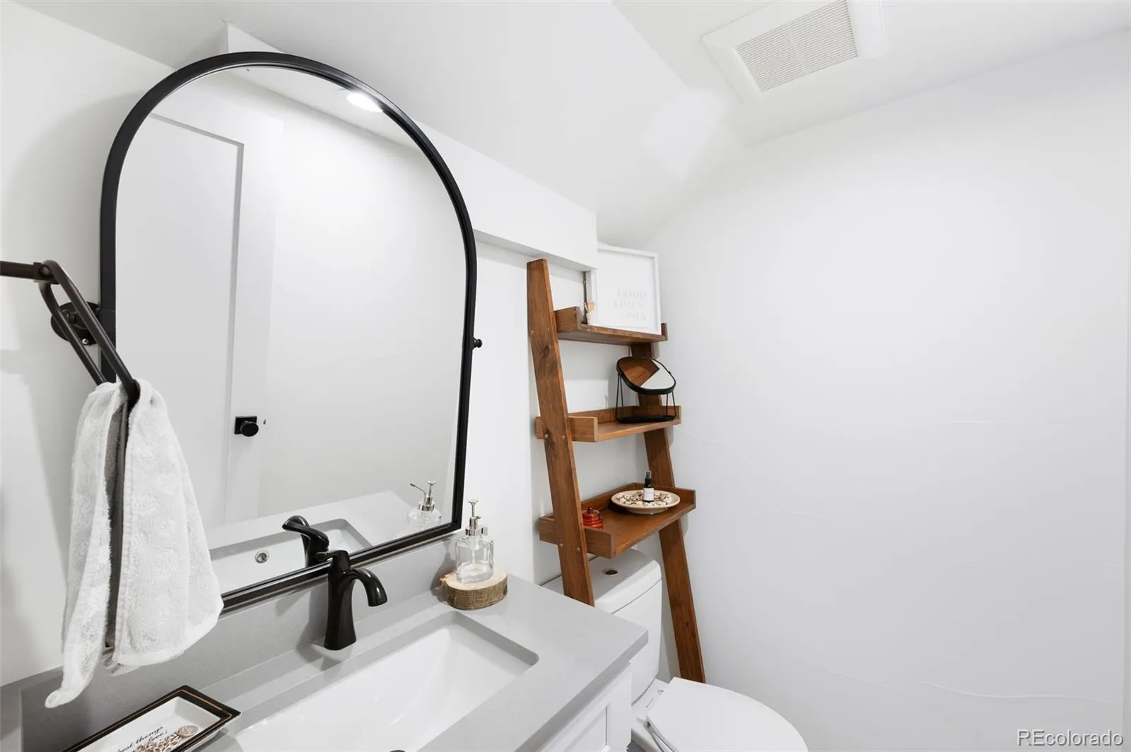 04122026192141 1600 21