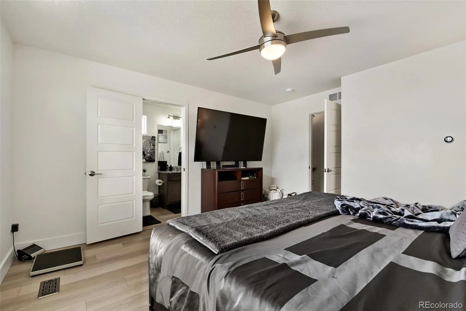 19118 E 54th Place Denver CO 80249 MLS #REC9223705 05192026010937 1600 10