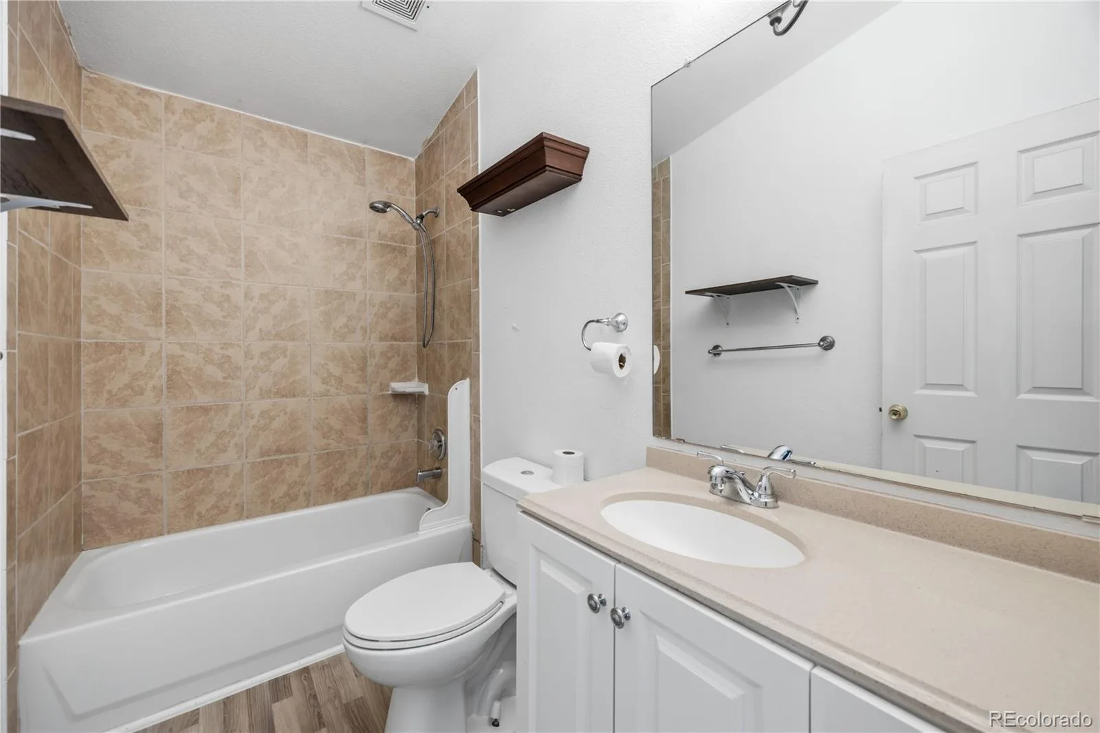 4501 W Alaska Place #B Denver CO 80219 | MLS #REC9226224 07112026015621 1600 11