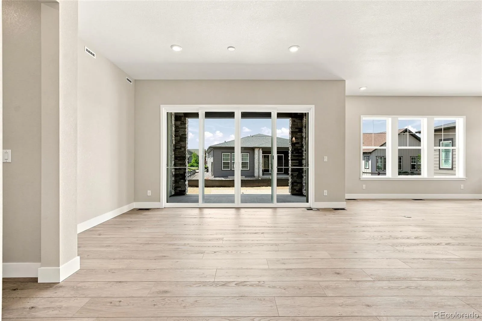 8867 S Riviera Court Aurora CO 80016 | MLS #REC9227106 07172026223849 1600 12