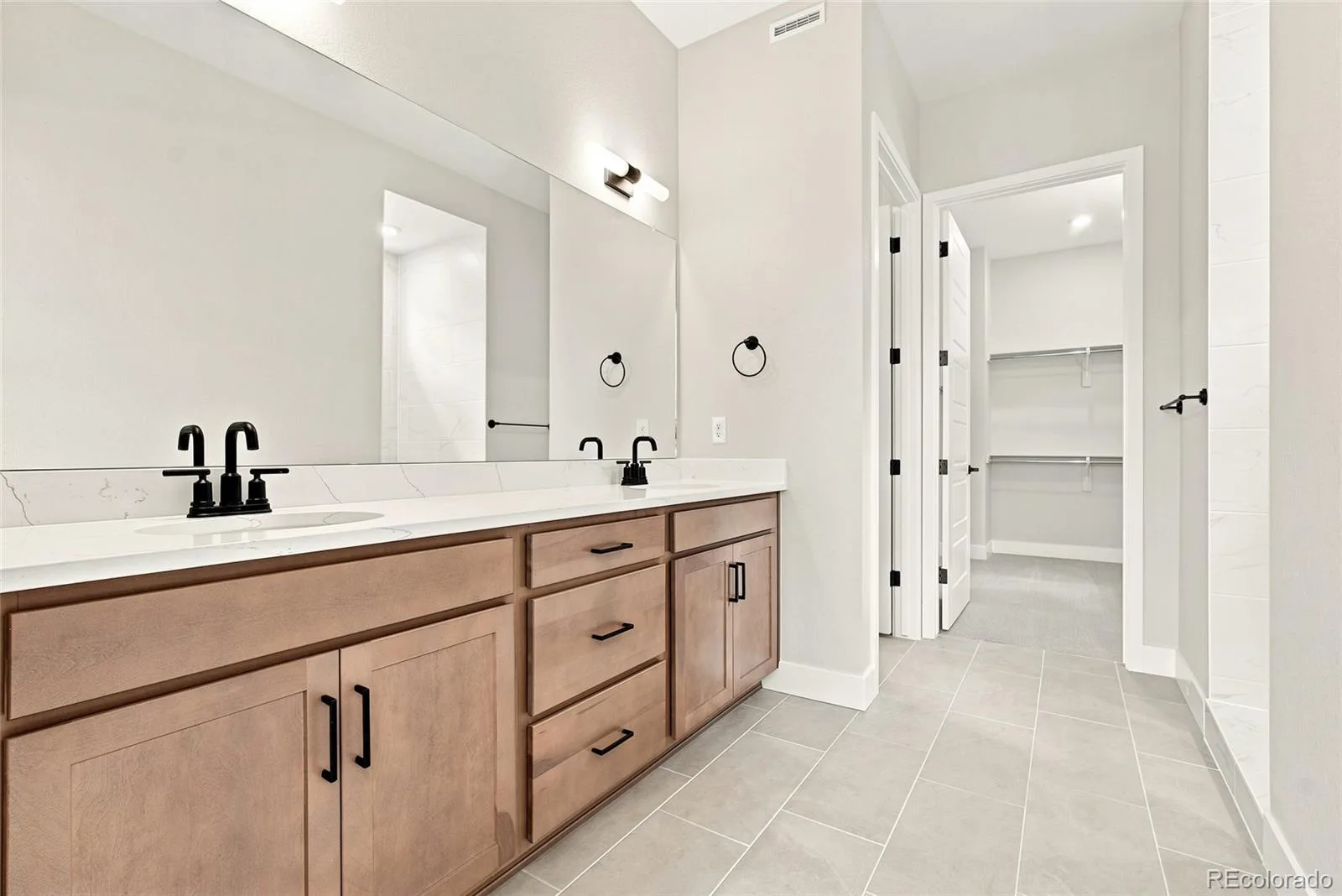 8867 S Riviera Court Aurora CO 80016 | MLS #REC9227106 07172026223849 1600 17