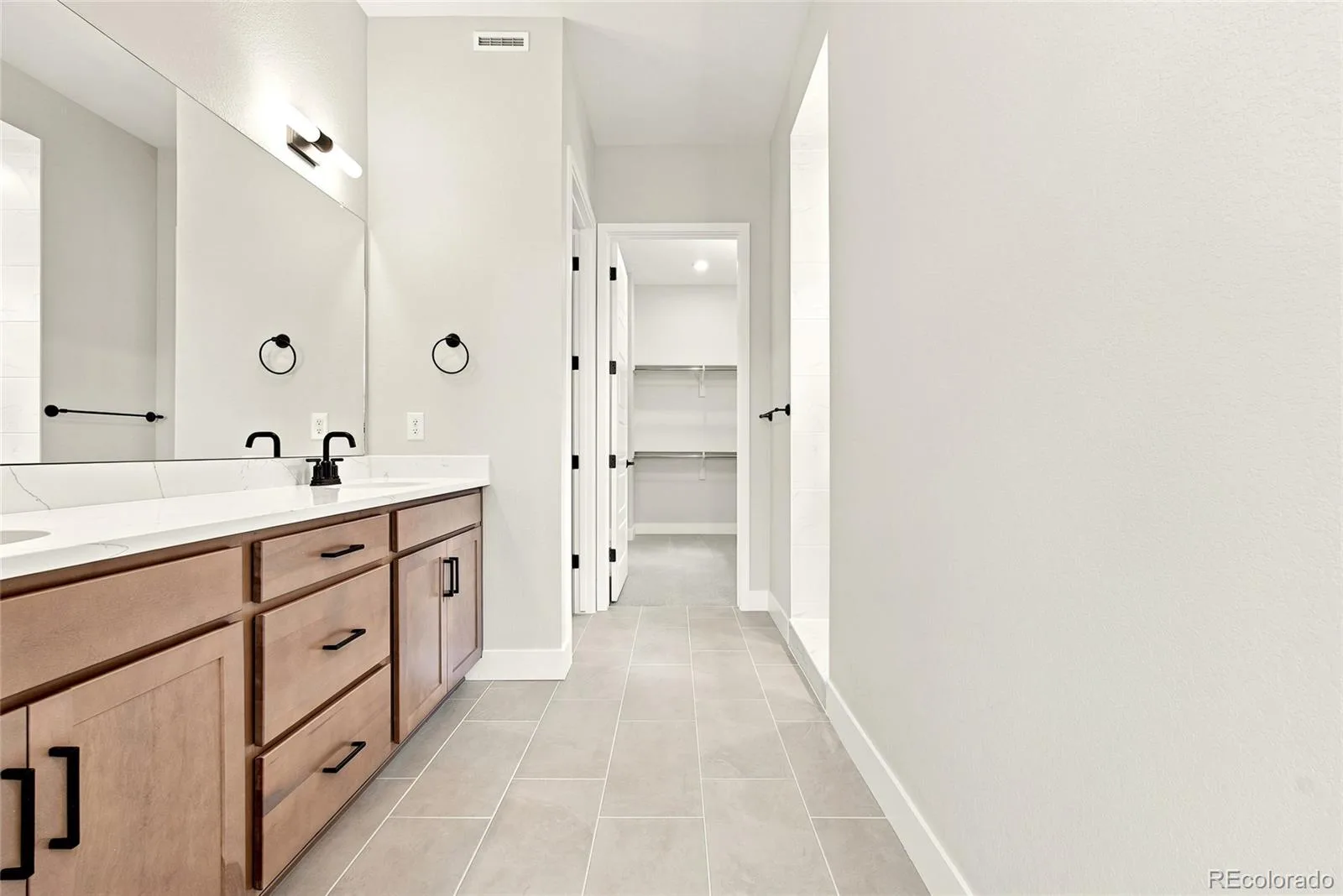 8867 S Riviera Court Aurora CO 80016 | MLS #REC9227106 07172026223849 1600 18