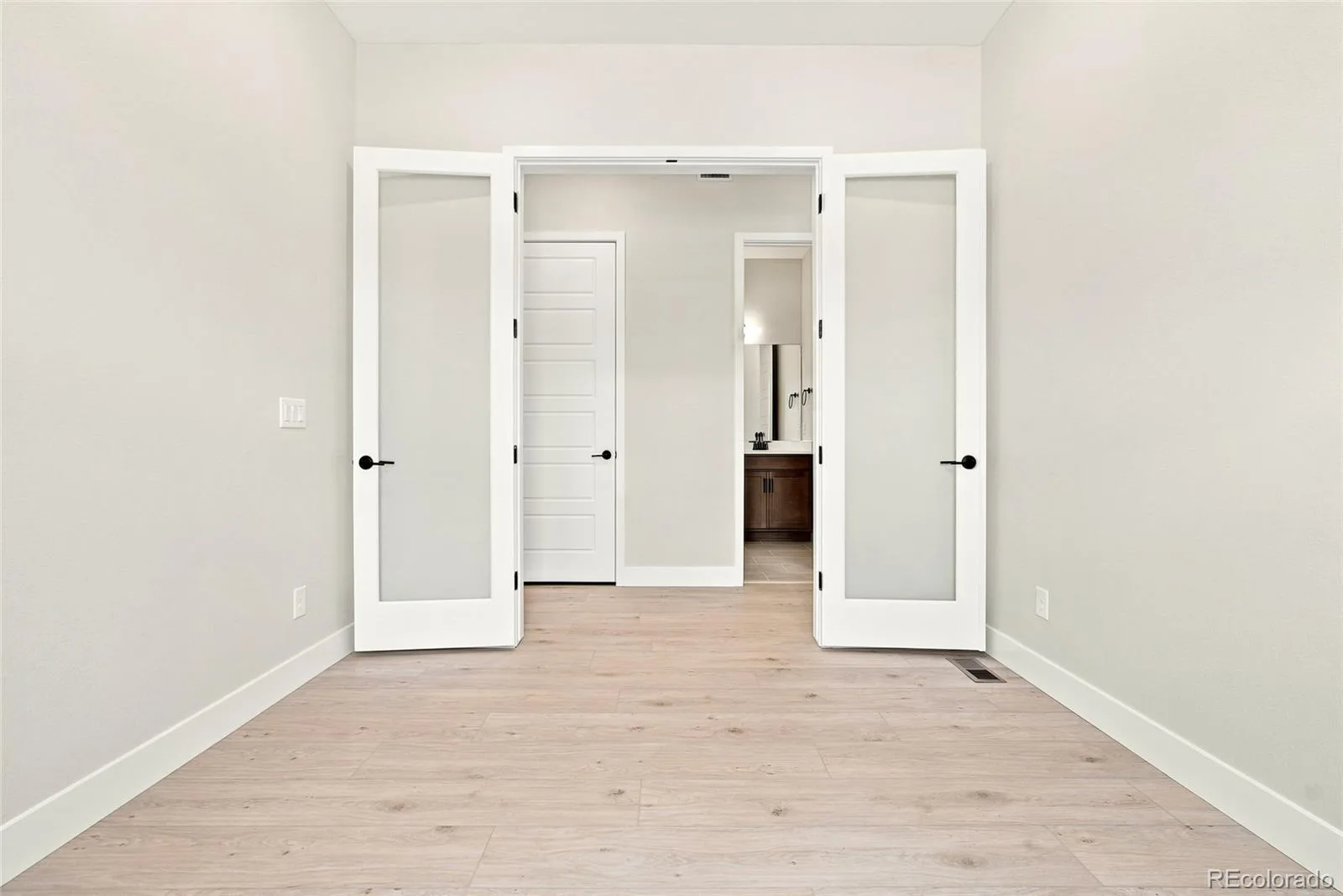 8867 S Riviera Court Aurora CO 80016 | MLS #REC9227106 07172026223849 1600 3