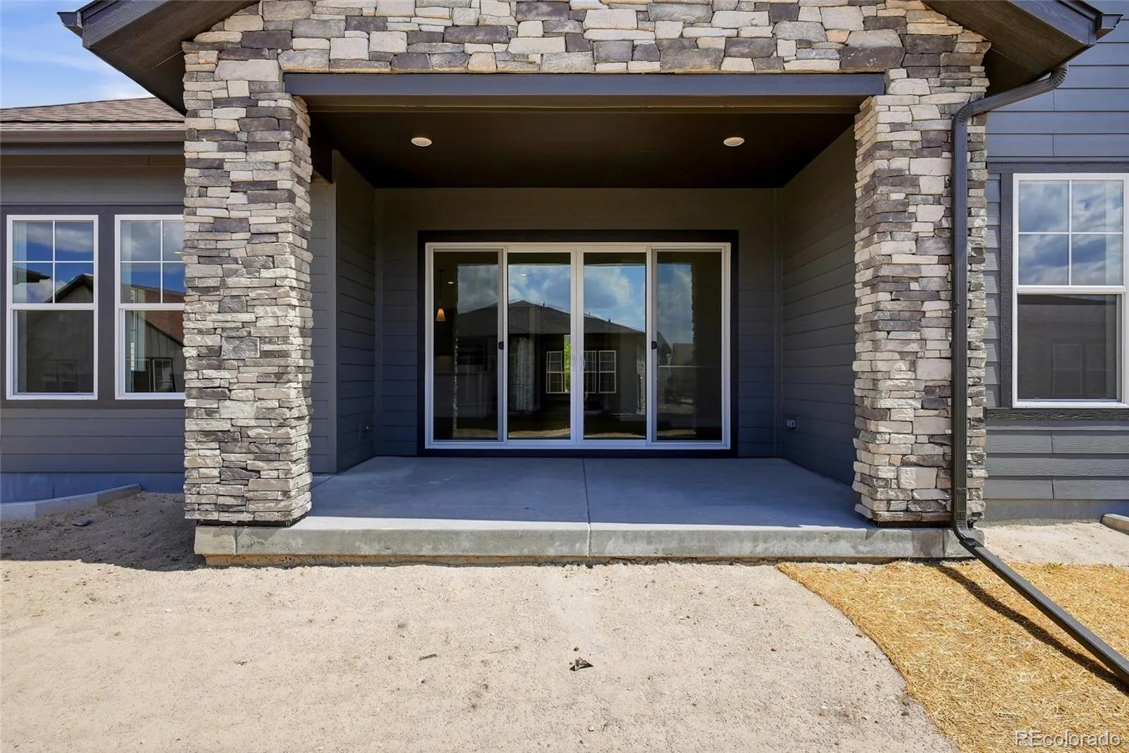 8867 S Riviera Court Aurora CO 80016 | MLS #REC9227106 07172026223849 1600 32