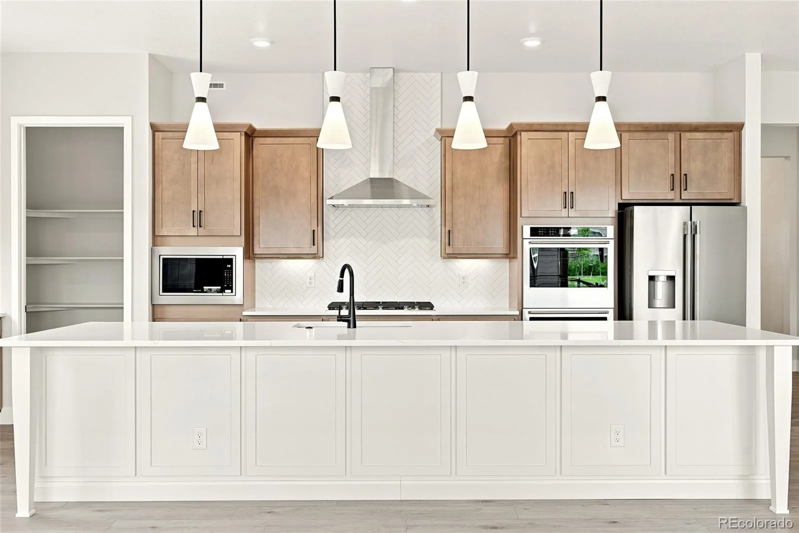8867 S Riviera Court Aurora CO 80016 | MLS #REC9227106 07172026223849 1600 6