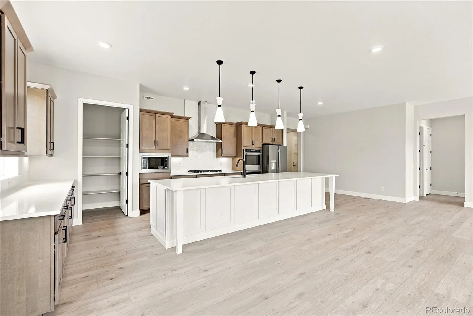 8867 S Riviera Court Aurora CO 80016 | MLS #REC9227106 07172026223849 1600 7