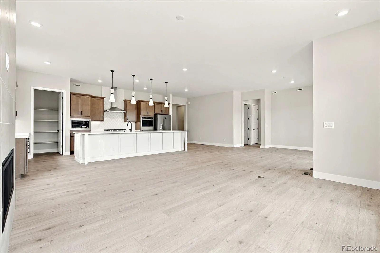 8867 S Riviera Court Aurora CO 80016 | MLS #REC9227106 07172026223849 1600 9