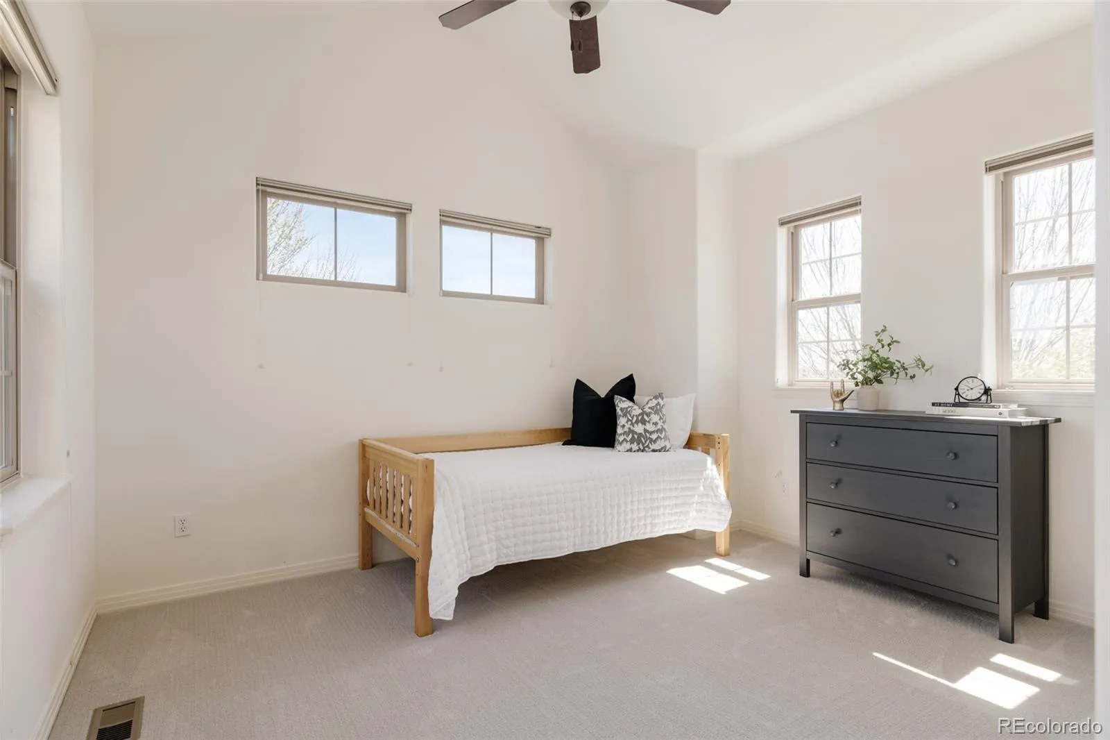 04152026165725 1600 16